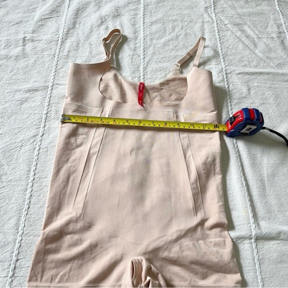 SPANX Sculpt OnCore Open-Bust Mid-Thigh Bodysuit Cream Neutral Size L - Picture 8 of 9